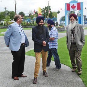 GurpreetSSahota's tweet photo. Surrey Mandir President Satish Kumar and Surrey Gurdwara President Late Bhai Hardeep Singh Nijjar used to meet and sit over local issues, had cordial discussions, while the Indian media and government branded hardworking community activist Bhai Nijjar as a "Dangerous Terrorist". These pictures shows how Sikhs and Hindus are living peacefully in Canada, while Sanghis and Indian media are showing other way around.