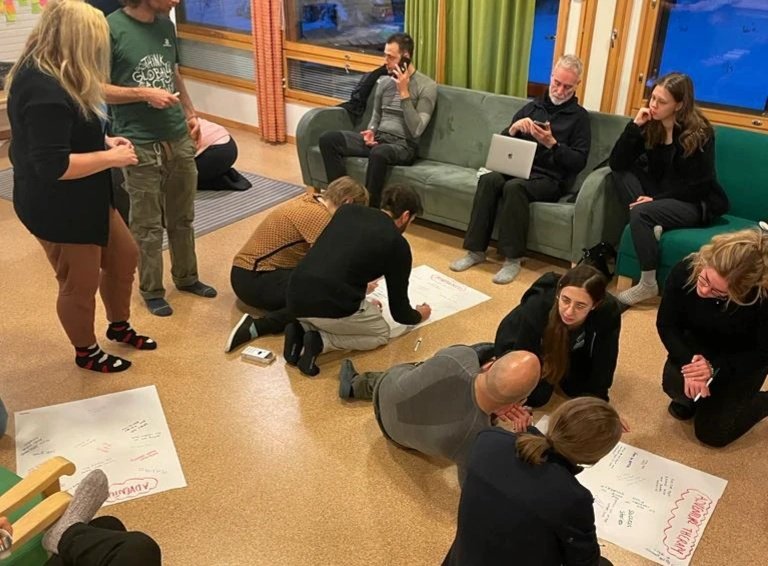 TACCbcn's tweet image. Treballadores europees s'han trobat a Finlàndia per compartir eines de prevenció en salut mental a través de l’educació d’aventura i a la natura 🌲

👉 En el marc de l'#ErasmusPlus i amb professionals dels equipaments juvenils de Rubí i Barberà del Vallès

#trainingcourse