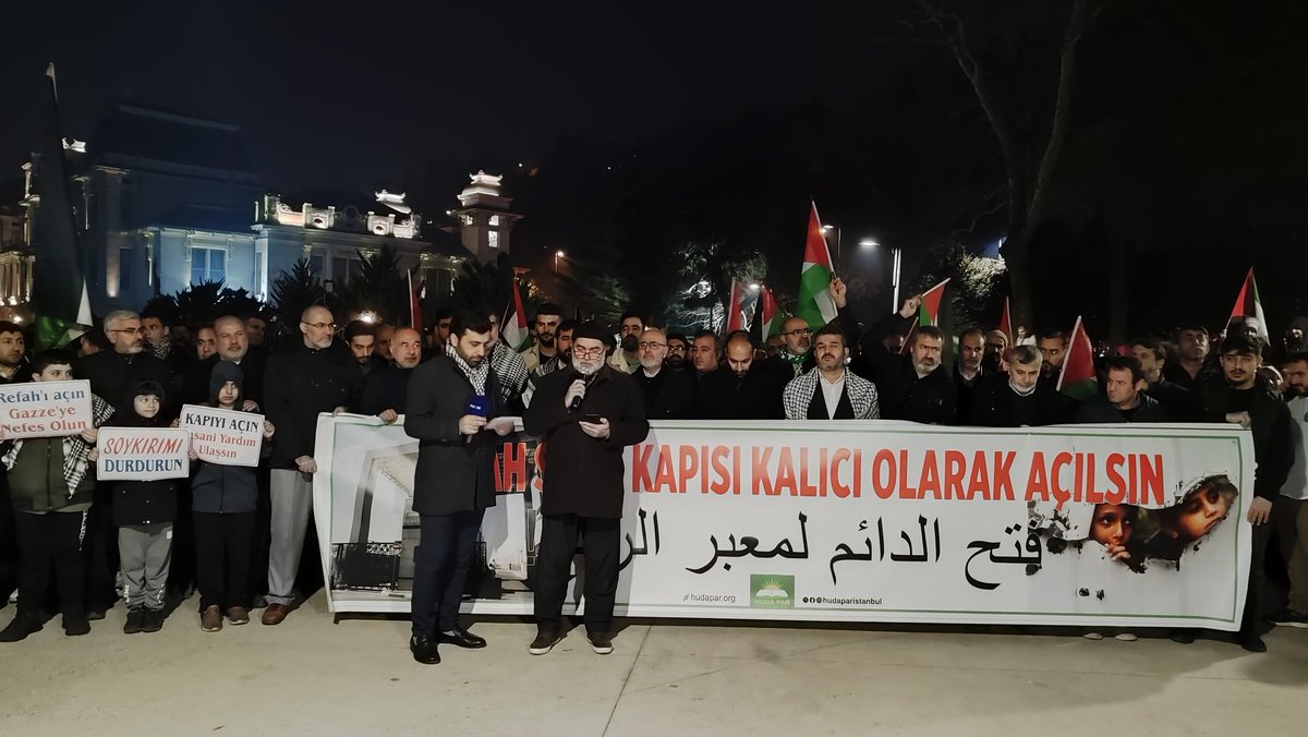 Recepsari_agac's tweet photo. Genel Başkan Yardımcımız Mehmet Eşin ve İl Başkanımız İsa Güvendik'in katılım sağladığı, Mısır Başkonsolosluğu önünde düzenlenen basın açıklamasına katıldık.

#GazzedeKatliamVar 
#RefahKapısıAçılsın https://t.co/NwChCCX6hA