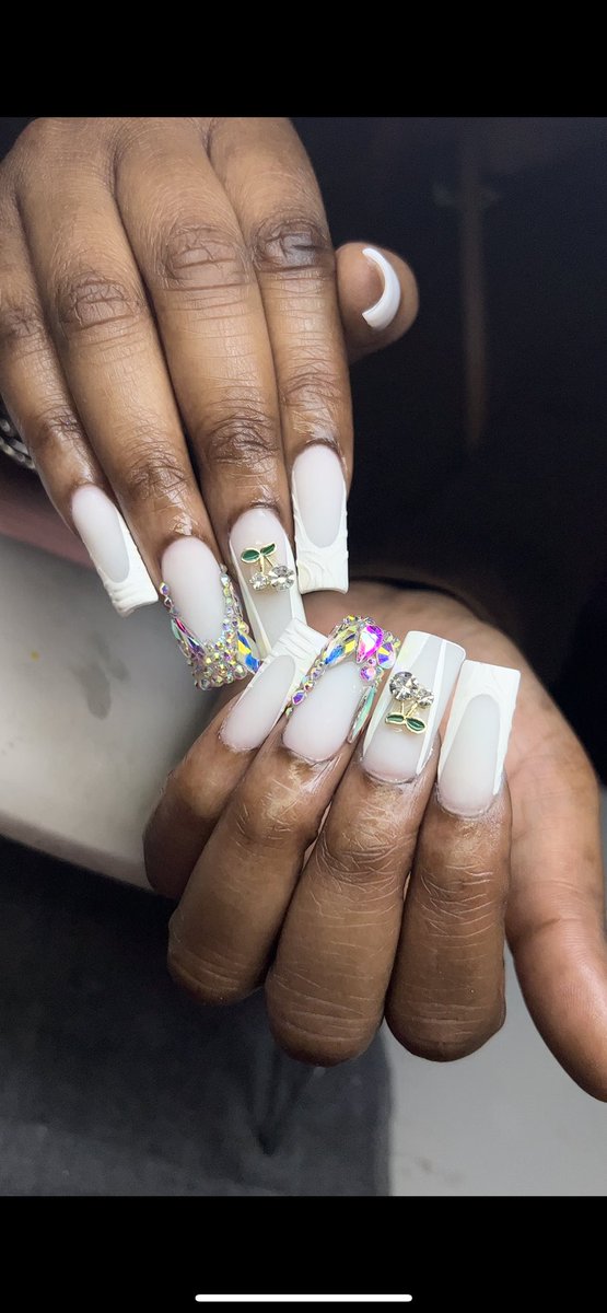 kayyDione's tweet photo. I snapped &amp; OF COURSE SHES A CAPRICORN 🤍♑️🐐✨

• 
•
• 
#nails #Nail #Durhamnailtech #nc #fyp #viral https://t.co/GqQK0WHGfk