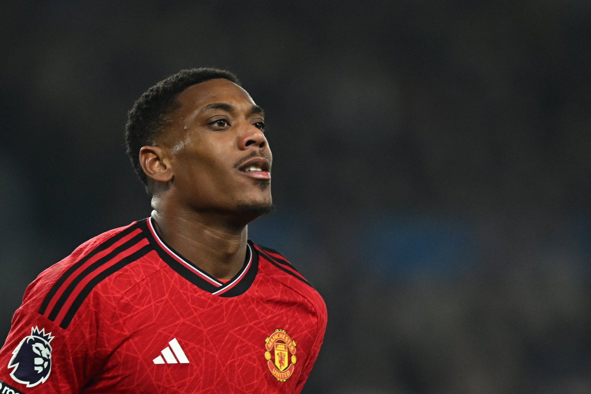 FabrizioRomano's tweet photo. 🚨 Anthony Martial has been unwell for nearly three weeks now — question to Erik ten Hag in press conference.

Ten Hag: “Again, Anthony is unwell and not available”. https://t.co/vlVT4DZl0b