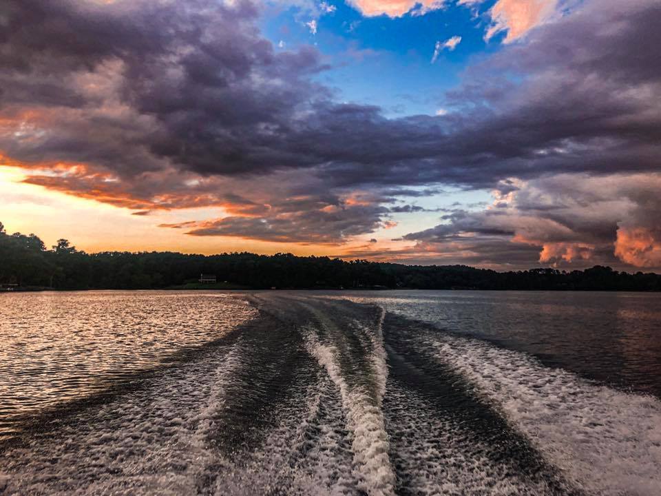 JacksonLakeLife's tweet photo. Another beautiful sunset from Jackson Lake🌅 Hope y'all had a great Christmas🎄!

📷Jackson Lake Life

#jacksonlake #jacksonlakega #georgialakes #jacksonga #lakehomes #lakehomesrealty #lakelife #lakeliving https://t.co/Mq0mnO4Gpe