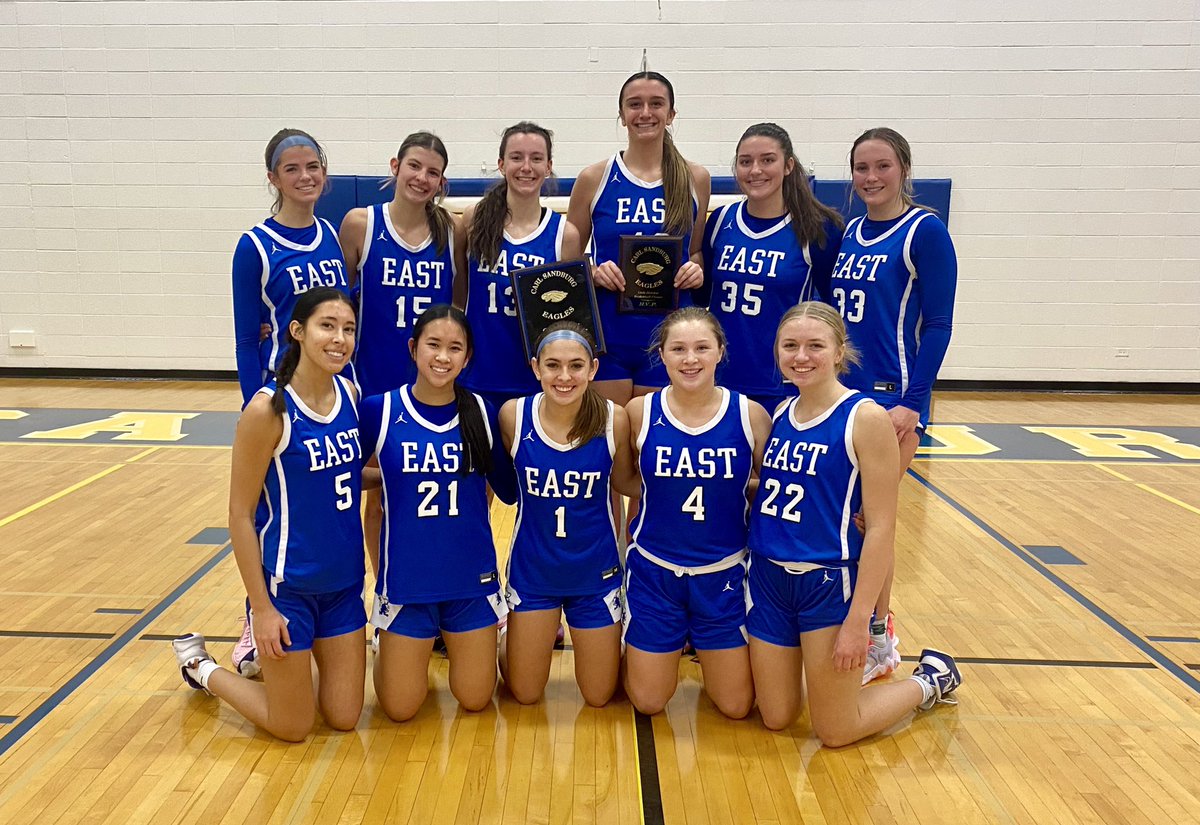 Congratulations to the East Varsity Girls on winning the Championship at the Sandburg Holiday Tournament 🏆East 52 Sandburg 33 <a href="/LWEastAthletics/">LW East Athletics</a> @VossPreps