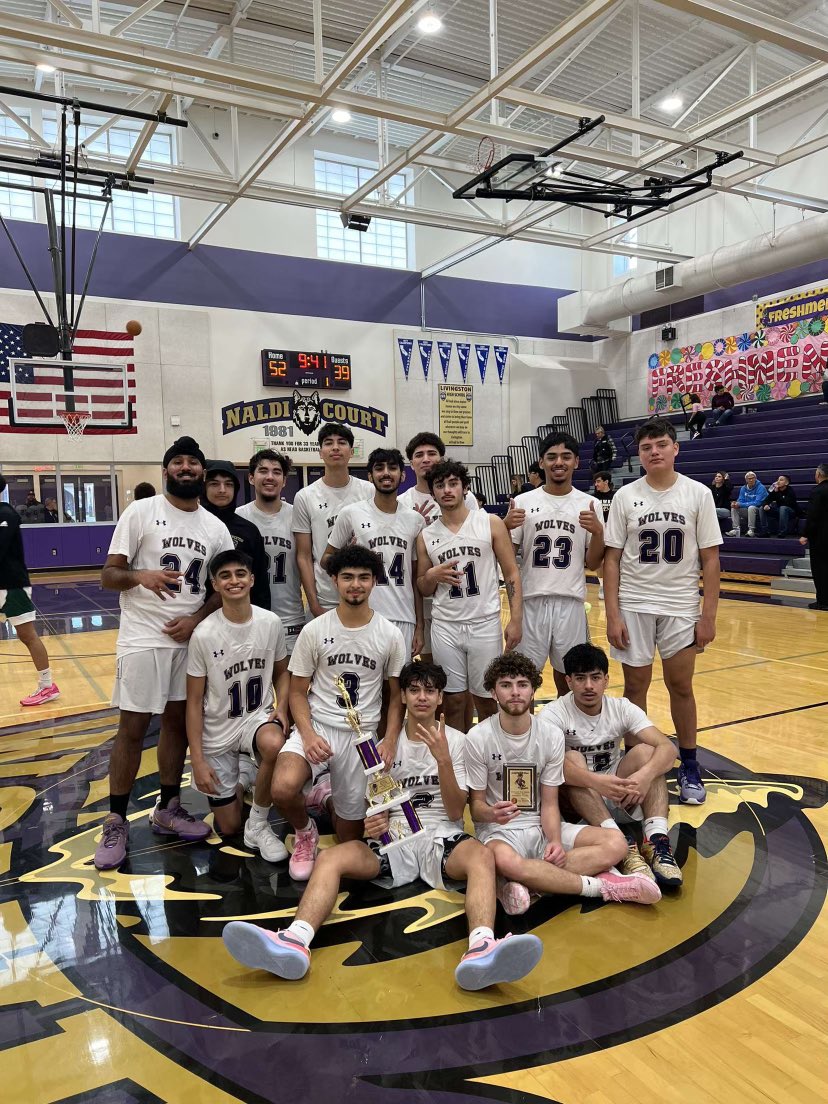 WolvesLhs's tweet image. Livingston wins 2 out 3 games in the winter classic. They earn 3rd place. Wins over 
Le Grand  and Calaveras. Roll Pack!