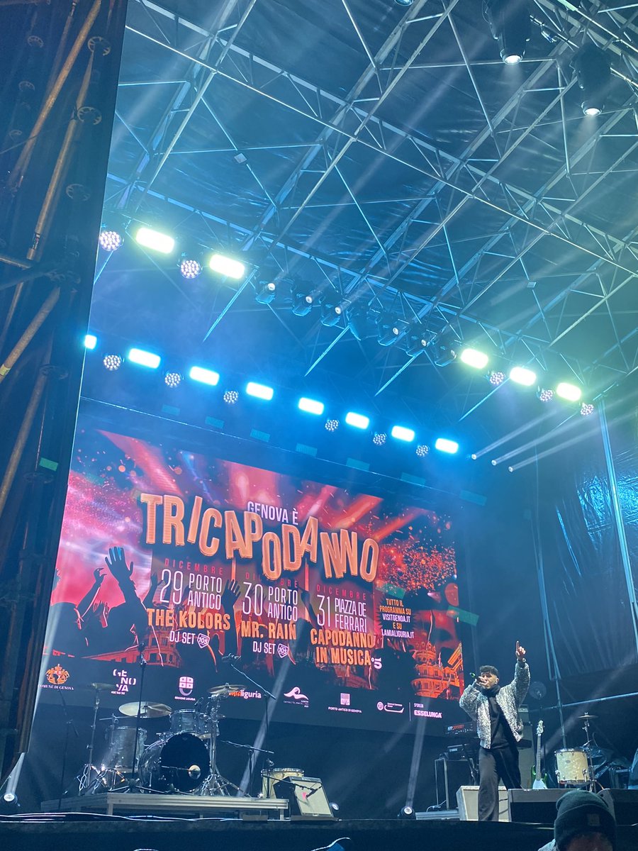 Prima serata del TriCapodanno di Genova al Porto Antico.
Sul palco protagonisti THE KOLORS che hanno fatto ballare tutti con le hit Everytime, Pensare male e ovviamente Italodisco!
Apprezzatissimo anche il giovanissimo Berna artist e il dj set di Radio 105
#tricapodanno