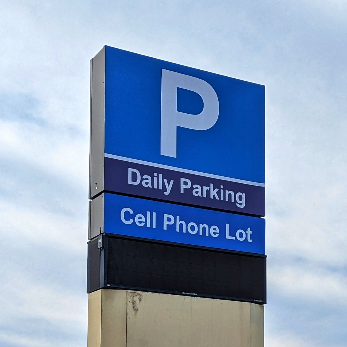 Picking up a loved one this weekend? 

Please wait in our Cell Phone Lot until they are ready to leave the terminal. Our Cell Phone Lot offers easy access to both the terminal and I-195.

Learn more at BWIairport.com/CellPhoneLot. #MDOTdelivers #airports