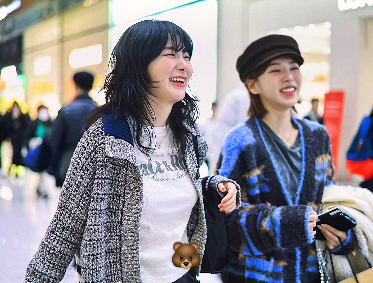 231230 👩🏼‍🤝‍👩🏻94 #슬기 #SEULGI #레드벨벳 #RedVelvet