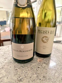 LiangRhea's tweet photo. Day #5 without power and trying to look on the bright side of life- the fridge and freezer are sparkling clean and we have accidental white wine/champagne vinegar 🤷🏻‍♀️. Not holding hope of power restoration today with ongoing storms though.
#ClimateChange https://t.co/Muhofqgpdz