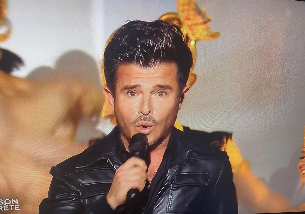 Brigitte_K53's tweet photo. Bohemian Rhapsody de Queen Pour #AnggunCipta dans #LaChansonSecrete Que d’émotions @vincentniclo votre sublime voix dans un nouveau registre à explorer😍Waw c’était époustouflant avec @natachastpier @Chimene_Badi et vous Vincent.J’ai encore des frissons . Des bises Vincent 😘🌹❤️ https://t.co/R9FC5TVAH8