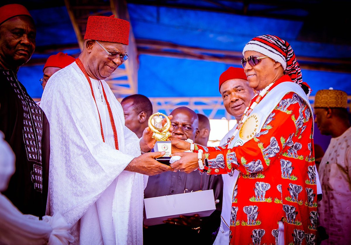 Onsogbu's tweet photo. STATE HOUSE PRESS RELEASE

Tinubu Poised To End Reign Of Terror In South East - Shettima

* Says criminals terrorising region don't represent Ndi-Igbo, Nigeria's interest

* President, VP bag traditional titles in Abia

Vice President Kashim Shettima on Friday hinted at President Bola Ahmed Tinubu's firm resolve to end the reign of terror in the South East region by those he described as self-serving criminals and certain persons taking advantage of the security situation to foster their dangerous political agenda.

According to him, the President had been worried about the economic devastation inflicted on the South East geopolitical zone by non-state actors since he assumed office and is determined to deploy all available resources to eliminate the purveyors of falsehoods and propaganda that have become weapons against Nigeria's unity.

Senator Shettima disclosed this in Bende, Abia State, during the unveiling of the Peace in South East Project (PISE-P) by the Deputy Speaker of the House of Representatives, Rt. Hon. Benjamin Okezie Kalu.

Before the unveiling ceremony, President Tinubu was conferred with the traditional title of Omeziri Igbo 1 at the grand civic reception held in honour of the Deputy  Speaker.

Vice President Shettima who received the title on behalf of the President was also conferred with the traditional title of Enyioma Ndigbo by the Chairman of the Abia State Council of Traditional Rulers, Eze Linus Mbah.

This heralded the unveiling of the Peace in the South East Project in Bende, Abia State.

Delivering his speech titled, "Why We are all Umunna," VP Shettima said, "His Excellency, President Bola Ahmed Tinubu, has been concerned about the extensive economic devastation inflicted by non-state actors on this beautiful region since we took office. He is acutely aware that our commitment to Nigeria's future remains incomplete as long as we grapple with the sinister operations of economic saboteurs who masquerade as advocates for the Ndi-Igbo.

"That's why he's determined to utilize all available resources to ensure that the peace we're establishing in this region is not cosmetic, and we can’t guarantee it unless all of us see through the falsehoods and propaganda that have become weapons against our unity."

Senator Shettima noted that the gory activities of the criminals holding the South East captive are self-serving and do not in any way represent the interests of Ndi-Igbo and the entire country.

He said the terror groups that have held the South East to ransom are not a creation of the people of the region, or of Nigerians from other parts of the country.

"The problem we are here to solve as a community, as an Umunna, is a creation of self-serving criminals who do not represent the interests of the Ndi-Igbo and Nigerians. Mr. President knows this better than all of us, and that's why he has never held any group accountable for the infractions of law-breaking individuals who identify as their members. This, I believe, is the democracy we have all chosen," he stated.

Pointing out that the criminals disrupting the peace in the South-East are doing so in connivance with "forces exploiting the situation for dangerous political agenda," the Vice President said attempts to undo the hard work of the nation's heroes past will fail.  

He maintained however that the catastrophic situation can't be reversed unless the government involves the people whom he said are the ears, legs and mouths in the region.

"Today, we stand united to firmly declare: enough is enough," VP Shettima stated, stressing the need for a coordinated intervention to tackle insecurity in the region head-on, even as he assured the South East people that the Tinubu administration "shall not rest until it fulfills its pledge to mitigate the crisis" it inherited.

Noting that no better visionary can save the nation from implosion than President Tinubu," he said the development agenda of the federal government in the South East will ........
