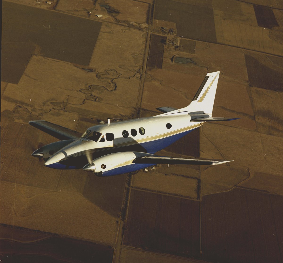 From the archives 🎞️

#FlashbackFriday #FlyBeechcraft  #KingAirNation #beechcraft #vintageaviation