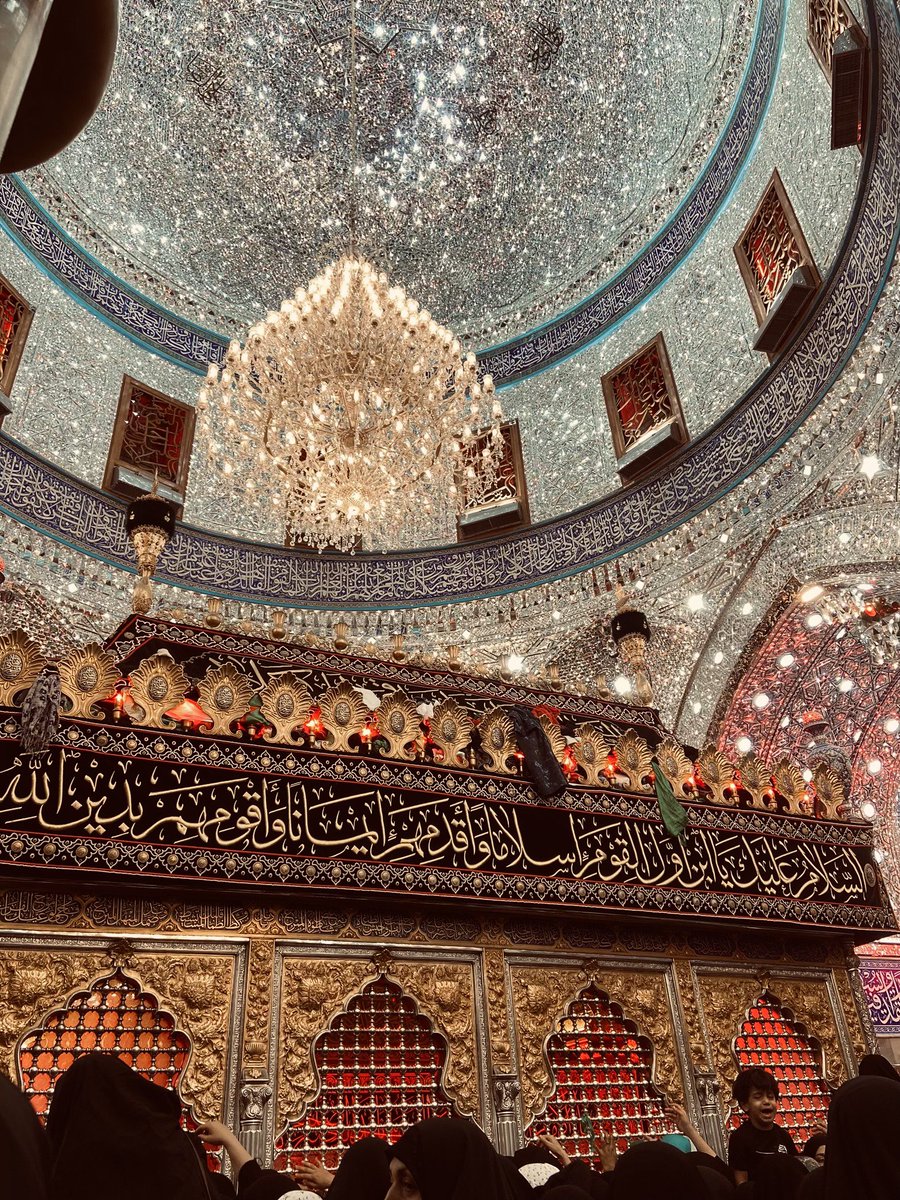 جس کے گرنے سے ٹوٹتی تھی کمر شاہ ع کی
ہم نے اپنا ٹوٹا ہوا دِل اُسی سے جوڑ رکھا ہے🥺