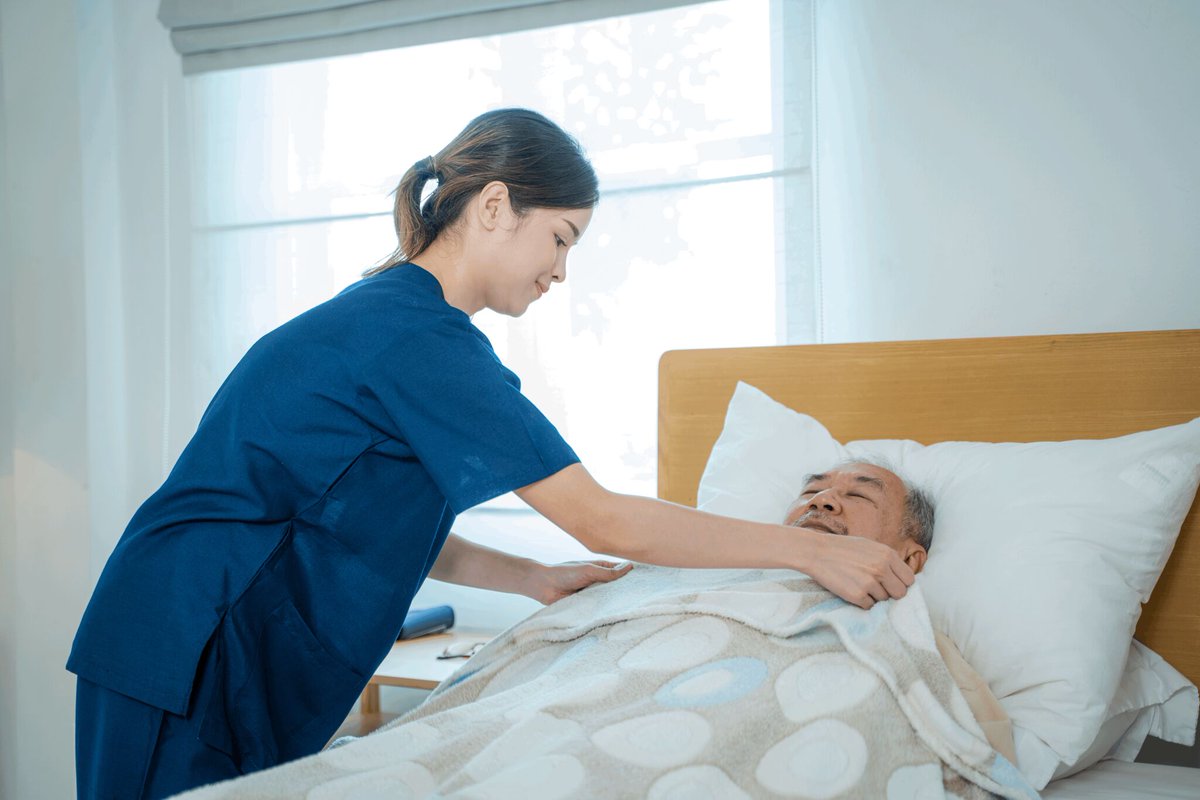 AdvancareMiami's tweet photo. Aging brings challenges, but we're here to help! Our caregivers provide assistance with daily activities and medication management, ensuring a safe and fulfilling lifestyle. 💙🏡

#SeniorCare #CompassionateSupport #InHomeCare

https://t.co/71saLYl9t3 https://t.co/6NkLzK1YPM