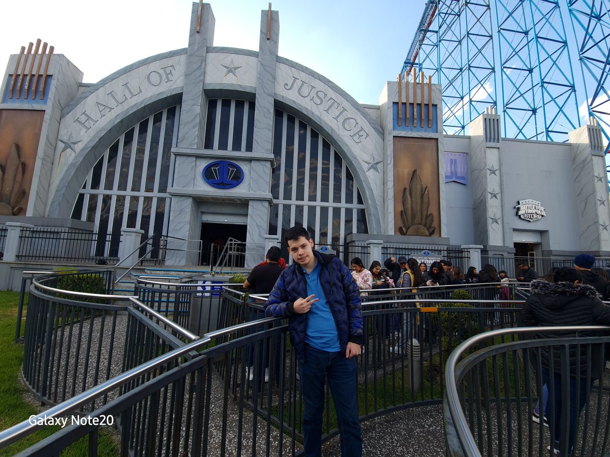 AngelDMG's tweet photo. Si convencí a mi hijo !
#BattleforMetropolis
@SixFlagsMexico https://t.co/G5nwWL0ZeF