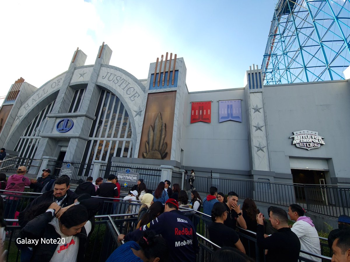 AngelDMG's tweet photo. Si convencí a mi hijo !
#BattleforMetropolis
@SixFlagsMexico https://t.co/G5nwWL0ZeF