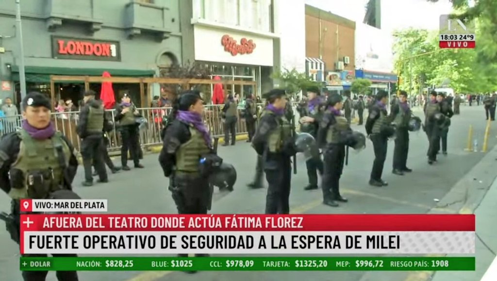 BiondiniCesar's tweet photo. Milei será custodiado por 83 policías y miembros de 3 fuerzas federales en su visita a un teatro de Mar del Plata. El libertario le prometió una sala llena a Fátima Florez y lo logrará, la va a aplaudir toda la guardia de infantería de la Federal. https://t.co/jWsqfzIjLj