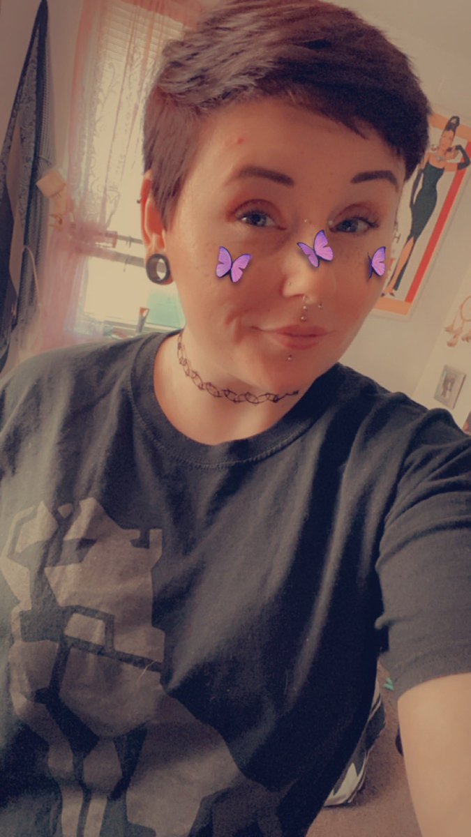 DOCMCPUFFINS420's tweet photo. New Hair!!โจ Just a slight change up, nothing too drastic.๐ค Helly feeling this Burgundy!!๐๐ค๐ป
#selfcare #loveyourself #hairdye #haircolor #boxdye #brunettesdoitbetter #whoopwhoop https://t.co/rQJMFpWQKm