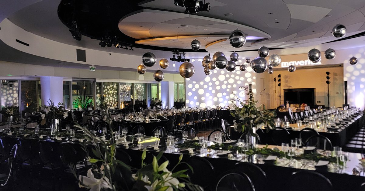 mynstoq's tweet photo. Turning spaces into festive wonders! From twinkling lights to immersive visuals, we've got the tech to make your party pop! 

#FestiveTechSetup #HolidayVibes #PartyPerfection #TechSpectacle #AVWonderland #LightingGoals #ImmersiveExperiences https://t.co/Jf7lxrqKtE