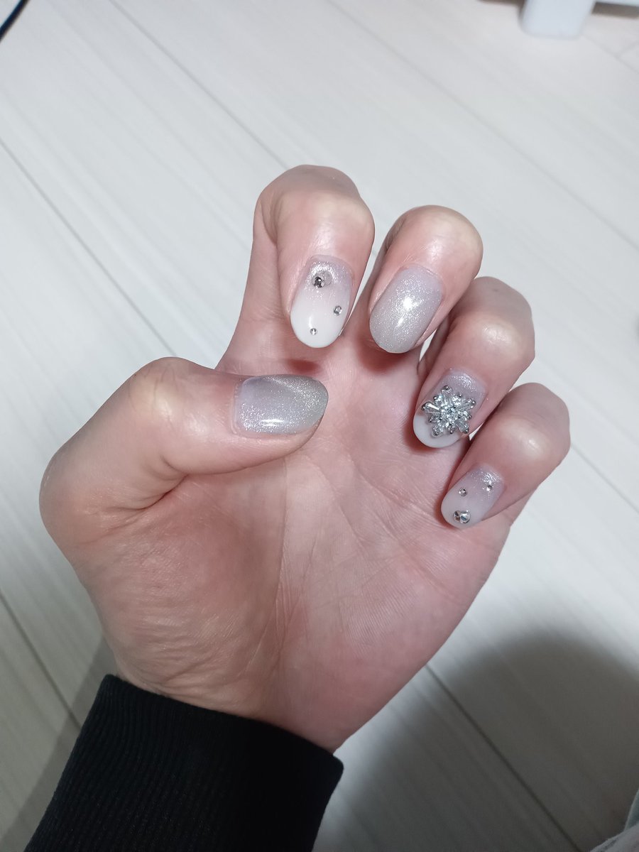 ネイル💅行ってきた！
3ヶ月ぶりのネイルして気分あがる♡