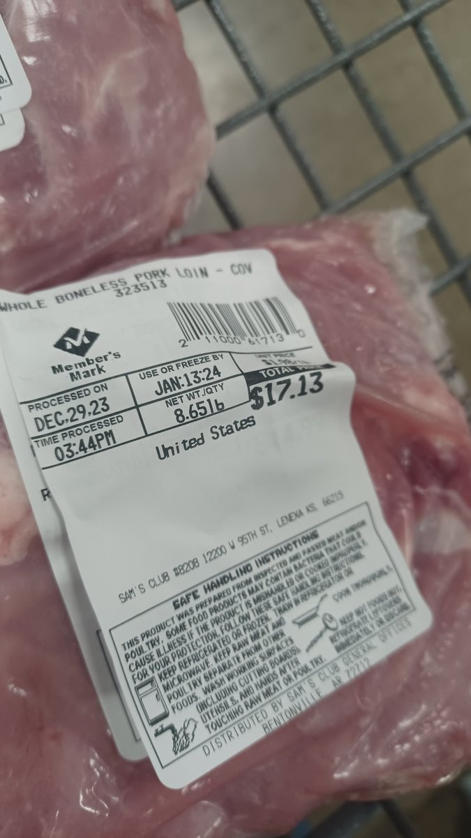 pickupyourmatt's tweet photo. Hey @SamsClub, please follow up with the Lenexa, KS store ASAP about expired meat getting new dates and added weight. https://t.co/MV7JiGaDJi