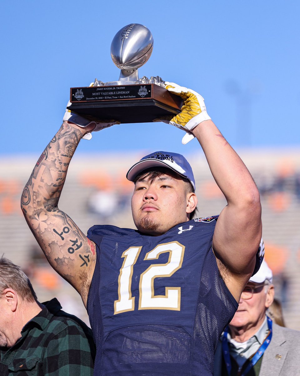 NDFootball's tweet photo. Most Valuable Lineman

#GoIrish☘️ https://t.co/KbtxPu13NF