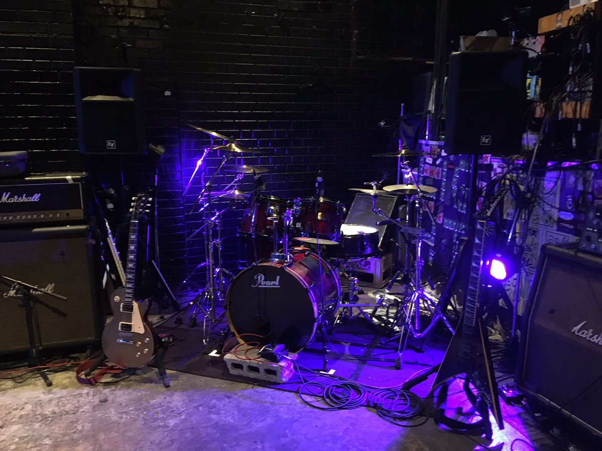 rb2026kjpjfd's tweet photo. 12/29金の夜は
新宿Wild Side Tokyoで
#PinkishCrown の
ライヴでした✨

フロアが良いと判断した
そんなクラピンが好き🤘
サポートは
Gt. #Mariya サン
Dr. #MARI サン
まるでストリートライヴの
ような感じが激アツで
楽しすぎ
ノイズカレーがおいし🍛

今年もたくさん
ありがとうございました😇 https://t.co/ueuoCwk0Ev