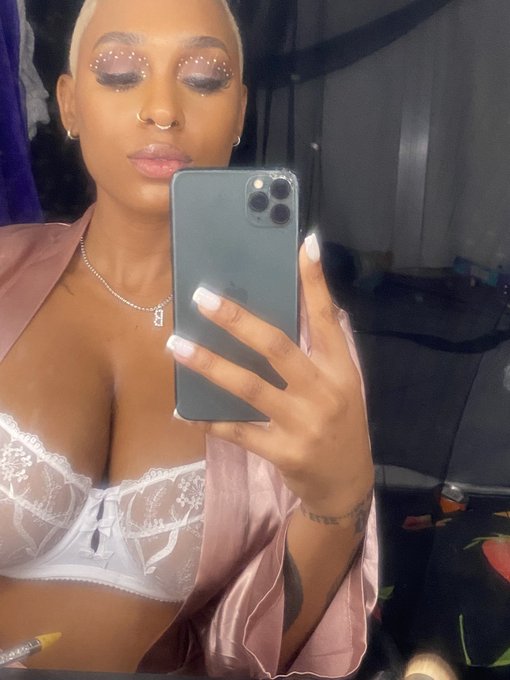 idk why i ever stopped doing makeup and posting here https://t.co/ZiSJj5Y0cP