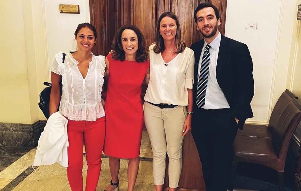 mmdaguenet's tweet photo. Cerré una linda etapa como asesor de la Senadora Carmen Sanguinetti. En estos tres años, trabajamos juntos en varios proyectos como leyes presupuestales, en la reforma de la seguridad social, en el tratamiento de la LUC. También en iniciativas como el proyecto de ley de teletrabajo, la generación de incentivos para las personas privadas de libertad, el proyecto de ley para reducir el robo de vehículos, medidas para la primera infancia. Feliz de esta oportunidad de aprender y contribuir a mi país 🇺🇾