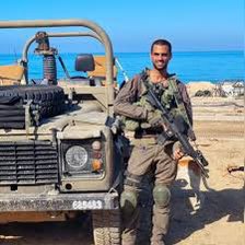 TFilastin's tweet photo. Tsahal annonce la mort d'un réserviste tué a Gaza. Il s'agit du cpt. Harel Sharvit, 33 ans,lui qui a planté un arbre à Gaza en hommage à un colon reconnu coupable du meurtre d'une famille palestinienne en lançant des bombes incendiaires dans leur maison pendant leur sommeil
#CFDP https://t.co/dbN8PDiF8B