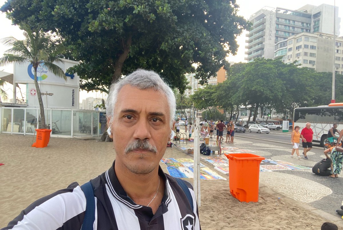 oprofessorp's tweet photo. Posto 4 - Copacabana 

Posto lendário.

Perto do ótimo baixo copa e excelente serviço dos vendedores de mate e biscoito Globo.

De longe o melhor lugar de Copacabana. https://t.co/G7w6dSOPtY