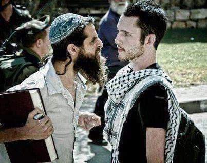 hadath1990's tweet photo. 🔴 حقيقة اليهووود👌💯
"تفاوضوا مع الله على بقرة ؛ فهل يتكرمون عليكم بالقدس !.؟
قالوا أن الله فقير ونحن أغنياء ؛ فهل يتكرمون عليكم بفتح المعابر !.؟
قالوا يد ال��ه مغلولة ؛ فهل تنبسط أيديهم لكم بالسلام !.؟
حرفوا كلام الله  ؛ فهل لا يحرفون التاريخ والأخبار والمعلومات !.؟
قتلوا الأنبياء والمرسلين ؛ فهل يتركوكم تعيشون !.؟
حاولوا قتل النبي ﷺ, فهل *يقدمون لكم عسل النحل !.؟
غدروا عهدهم معه ﷺ, فهل يوفون بالعهد معكم !؟
كذبوا على الله ورسوله ؛ فهل يصدقون معكم !.؟"