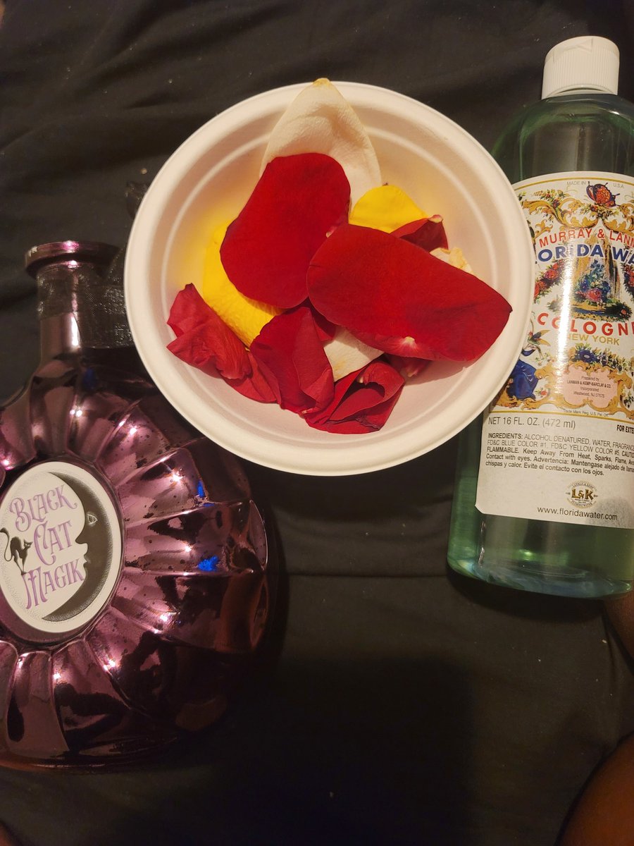 JESSIKAJAM's tweet image. My New Year brew!!!! 
#FloridaWater
#Rosepetals
#Intentions 
#clearing