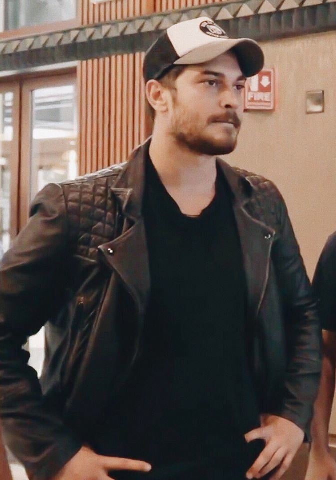 gabriel30044076's tweet photo. What sad news! The boxer of Turkish origin, #CemKılıç, who #cagatayulusoy was with in several matches in Los Angeles, died today, December 29, 2023, at the age of 29. One of those matches in which Çağatay also participated, was on September 28, 2018. #RIP #cemkilic https://t.co/N5bUJH6qMc