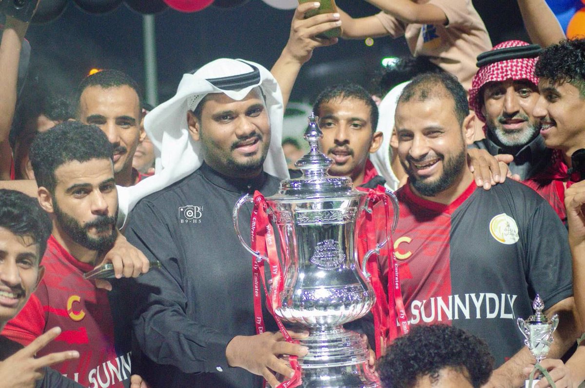 alsnidle1's tweet photo. حصد فريق الصنيدلي لقب بطولة نور العاشرة بعد تغلبه على فريق هيجنتوس بركلات الترجيح الف الف مبروك هذا المنجز وتمنياتنا بدوام التوفيق للفريق في قادم المنافسات https://t.co/6UagwiRzzj