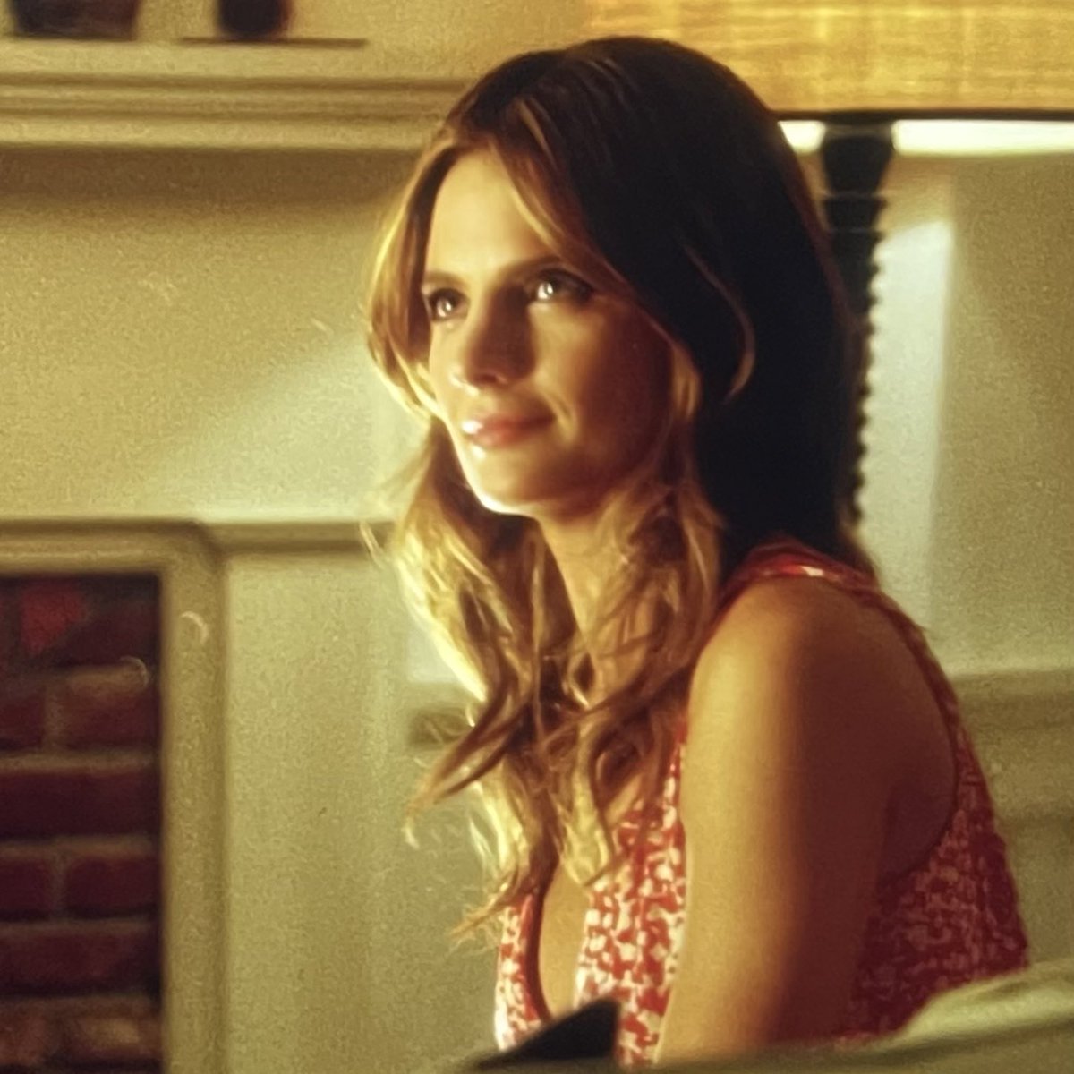 captbeckett's tweet photo. kate beckett in the hamptons come back to me ���💔💔 https://t.co/gIYefmnMp1
