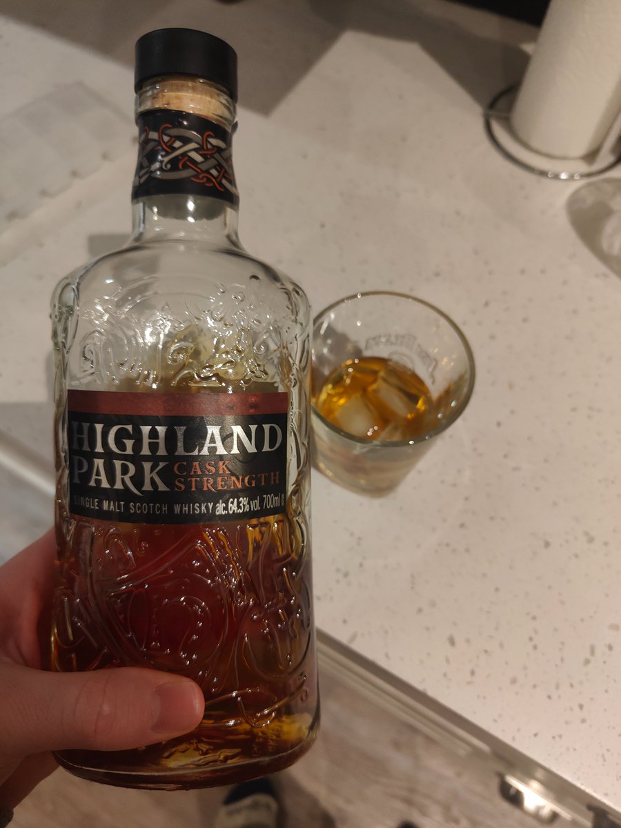 T_Reido's tweet photo. @matt_scholey I'm on the big boy drinks. https://t.co/pozv5cmmia