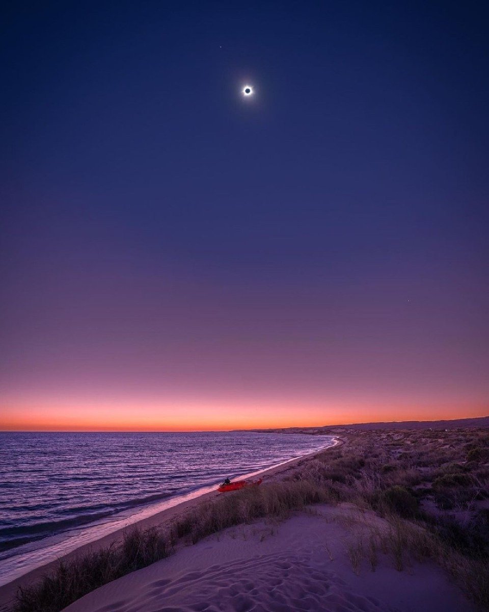 WestAustralia's tweet image. 🥁 Closing out our top 5 most popular photos countdown for 2023 with 📸 #1 The world’s eyes were on #WAtheDreamState when we had the front-row seat to the 2023 Total Solar Eclipse. Get dreaming: bit.ly/47Yva1F

📸: @GodwardPhotography/IG in #WAtheDreamState @CoralCoast