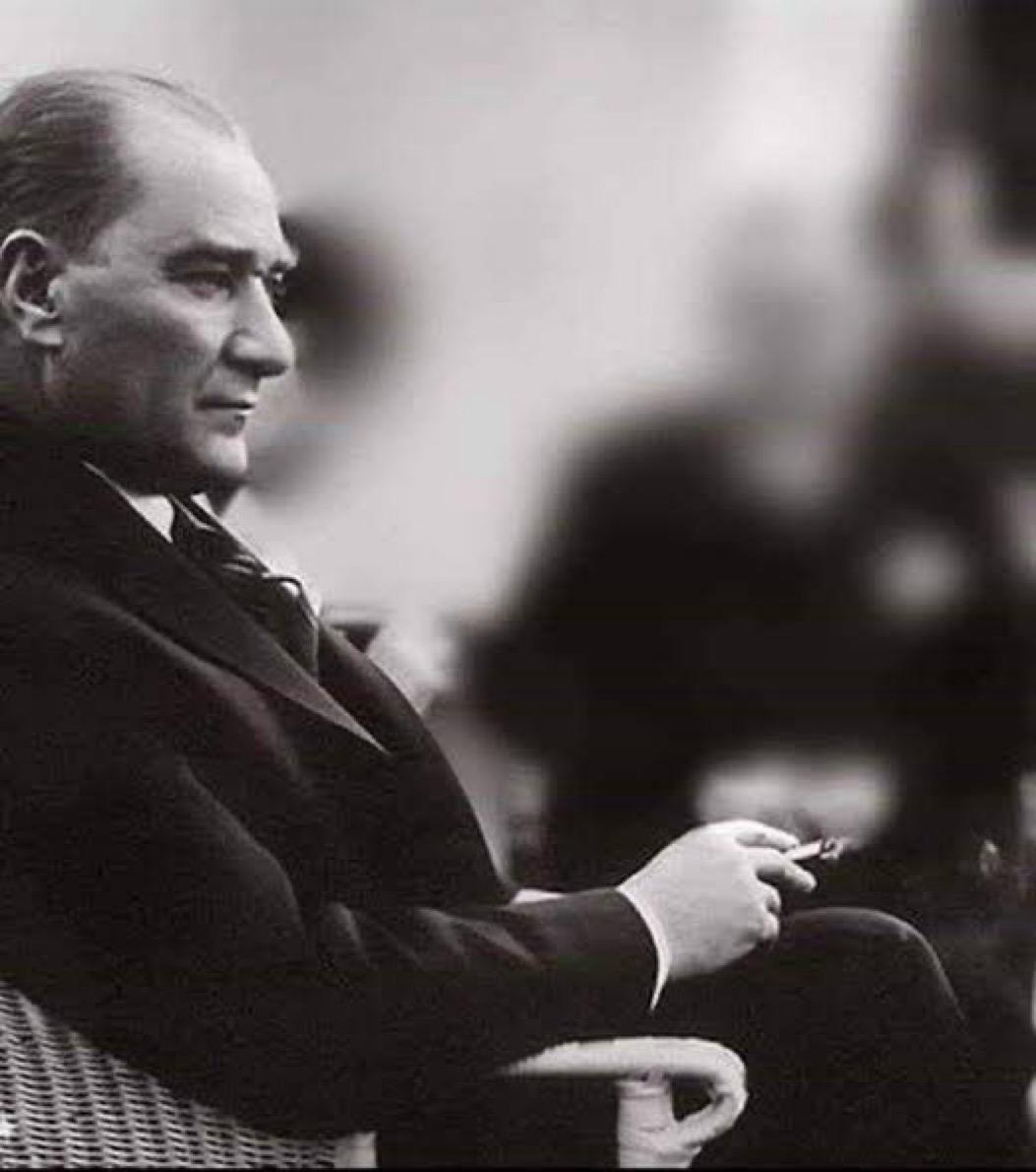 fevrisosyologg's tweet photo. Çok keyifli gün oldu yalnız. Bütün dünya Mustafa Kemal Atatürk'ü konuşuyor.. https://t.co/cbYQ0I3CGW