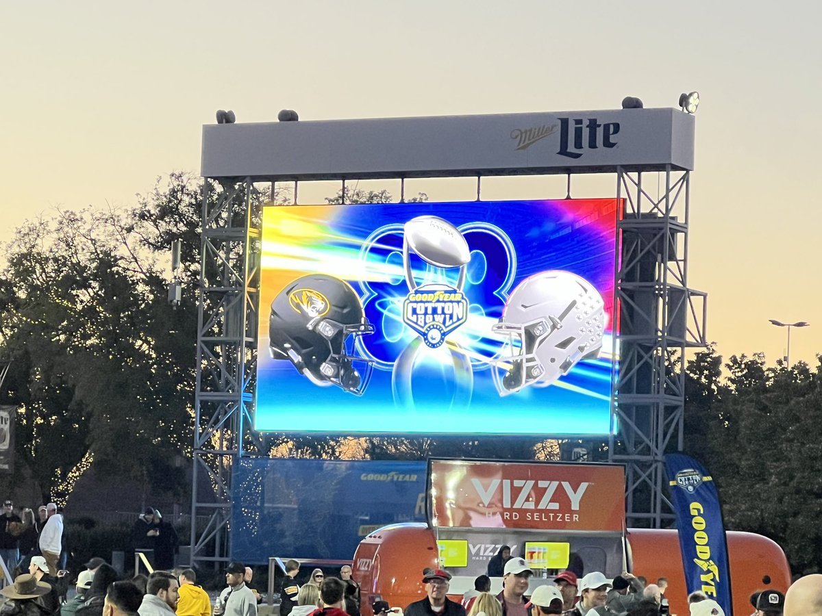 pfox1144's tweet photo. Let’s go Missouri!  #MIZ https://t.co/uT8K4MEF8v