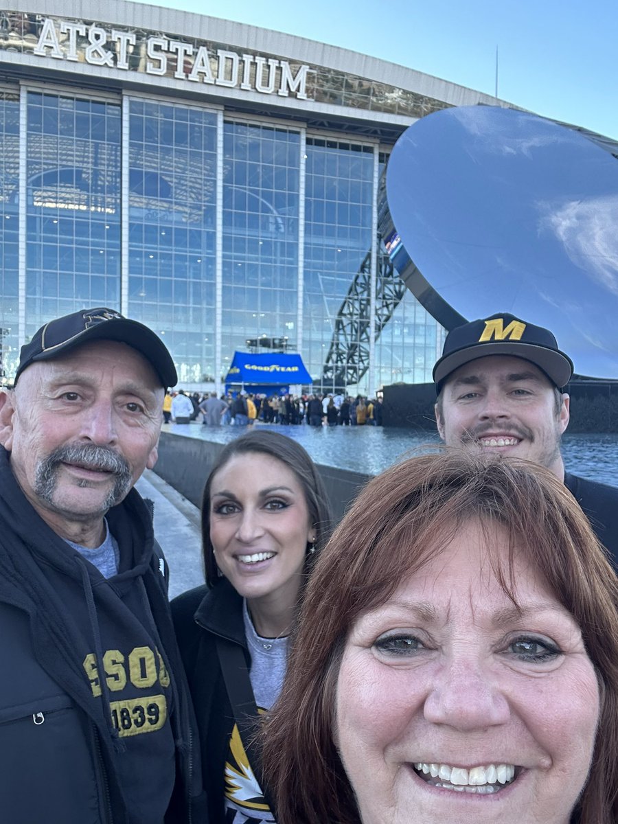 dsgonzalez4's tweet photo. MIZ!!!  #MIZ https://t.co/bgWocxYpZ4