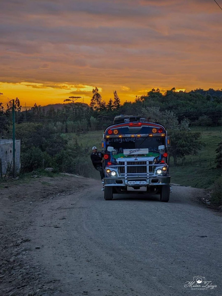 NICARAGUA  🇳🇮 

Los atardeceres son tan solo vistas previas de las calles doradas del cielo. 🌄

#Nicaragua 
#NicaraguaPazyBuenaVoluntad 
#ViernesDeCierreYComienzo