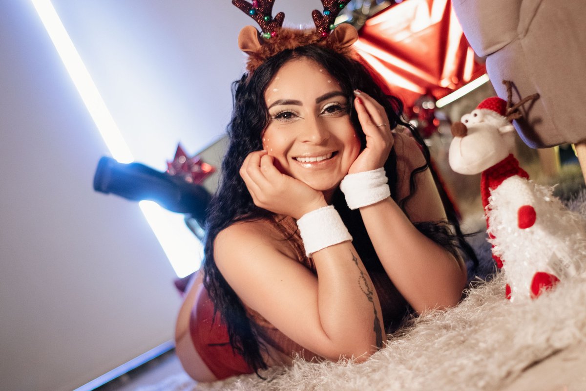 AmmyRoss_'s tweet photo. 🎄Merry Christmas and Happy New Year 2024🥂
https://t.co/mJl5ZrhWFm --- #CAM4XXXMAS #CAM4
@cam4 @cam4_es @RepubliKa_Cam @cam4_top @cam4_US https://t.co/eJszDYUs8e