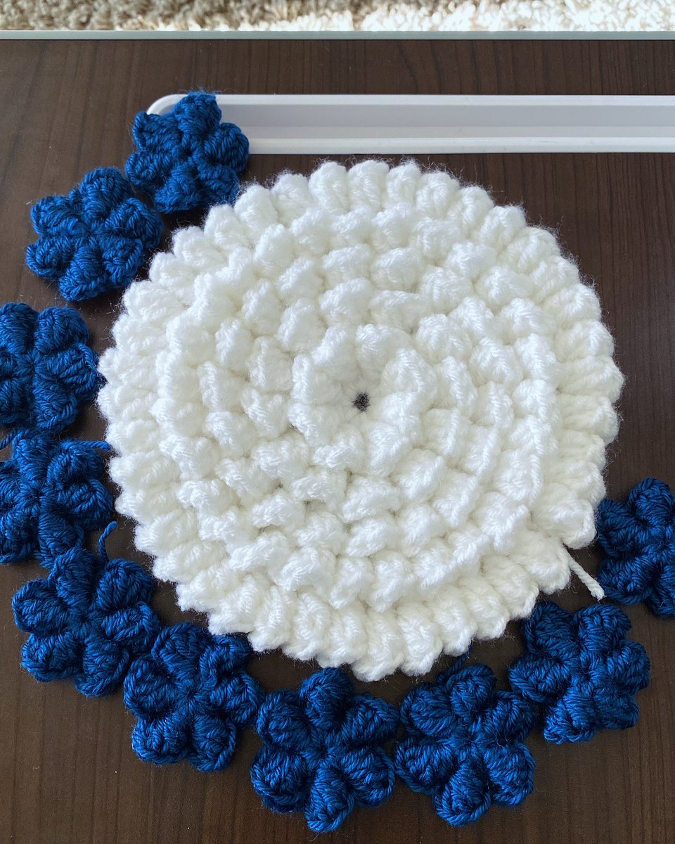 ahpetite's tweet photo. When the writing fails, l take the yarn and needle…
#crotchet #wallart #holidayproject https://t.co/GMh6djd3yB