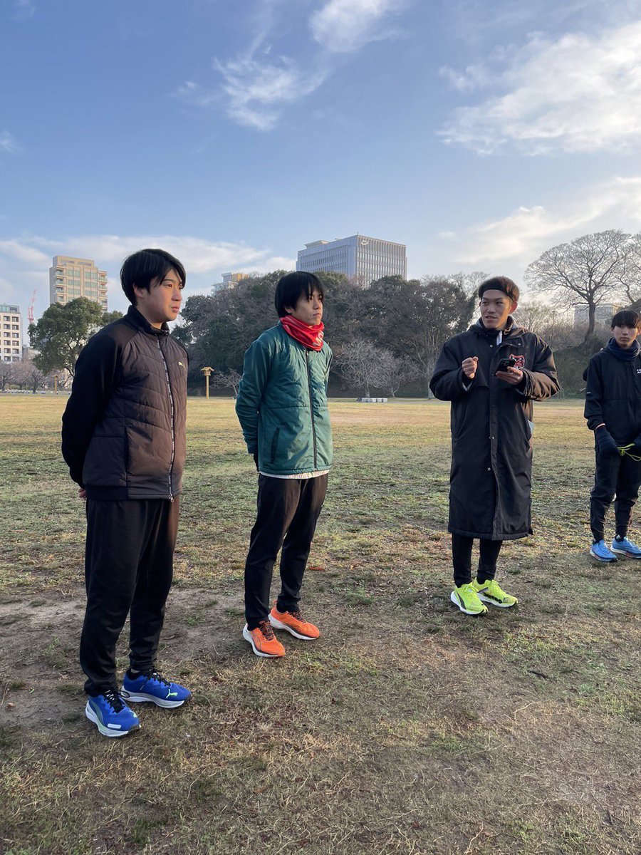 TeamNitro_staff's tweet photo. 今日は #TeamNitro の #藤井翼 のランニングクラブの練習に #藤本拓 #新迫志希 の二名が参加！
大濠公園にて開催中🏃！

#ForeverFaster
#PumaNitro https://t.co/ALKRwPoOY4