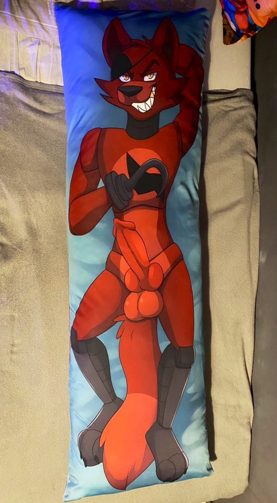 Today the Body Pillow Case came with the Foxy design from @MandyFoxxy . And many thanks to @Chribun04 for the great customer service and top quality. It‘s perfect🤩