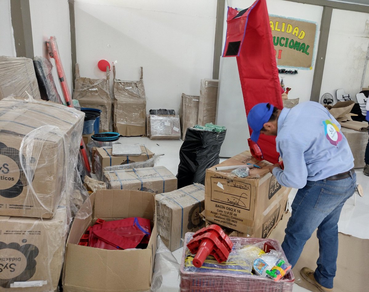 ICBFColombia's tweet photo. #ICBFenLasRegiones | En Leticia, #Amazonas, el CDI Nia Nee Mechi recibió una dotación de material pedagógico, enseres, electrodomésticos, entre otros, que beneficiarán a más de 50 niños y niñas.

Entrega realizada por el Gobierno del Cambio a través de la @FundacionPlan. https://t.co/iRxEnpAQPh
