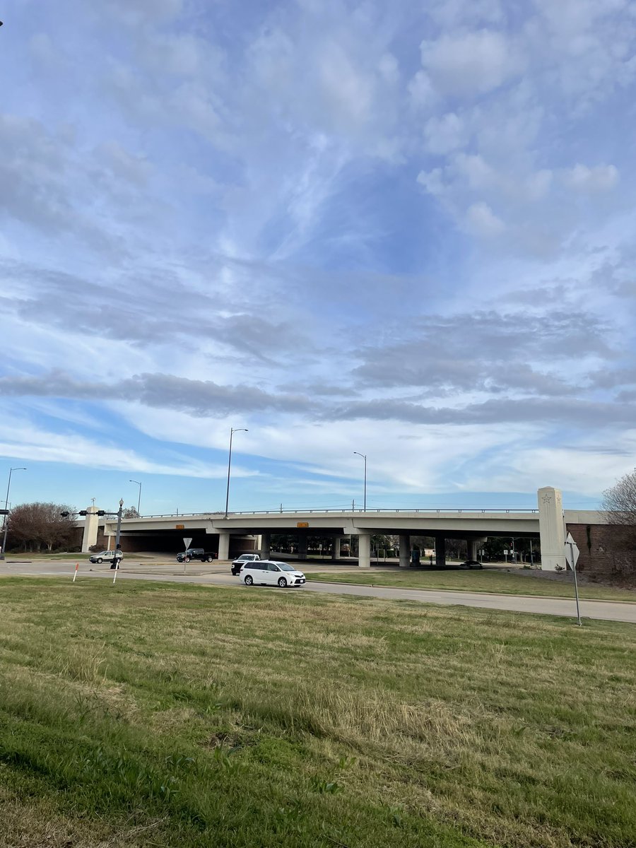 ShelRajan's tweet photo. The days between Christmas and New Year’s are typically a blur and this year, we’ve been spending them in Houston, Texas. This city is a blur of suburban sprawl and a highway filled haze ☀️🚙 https://t.co/XFfDZWHORW