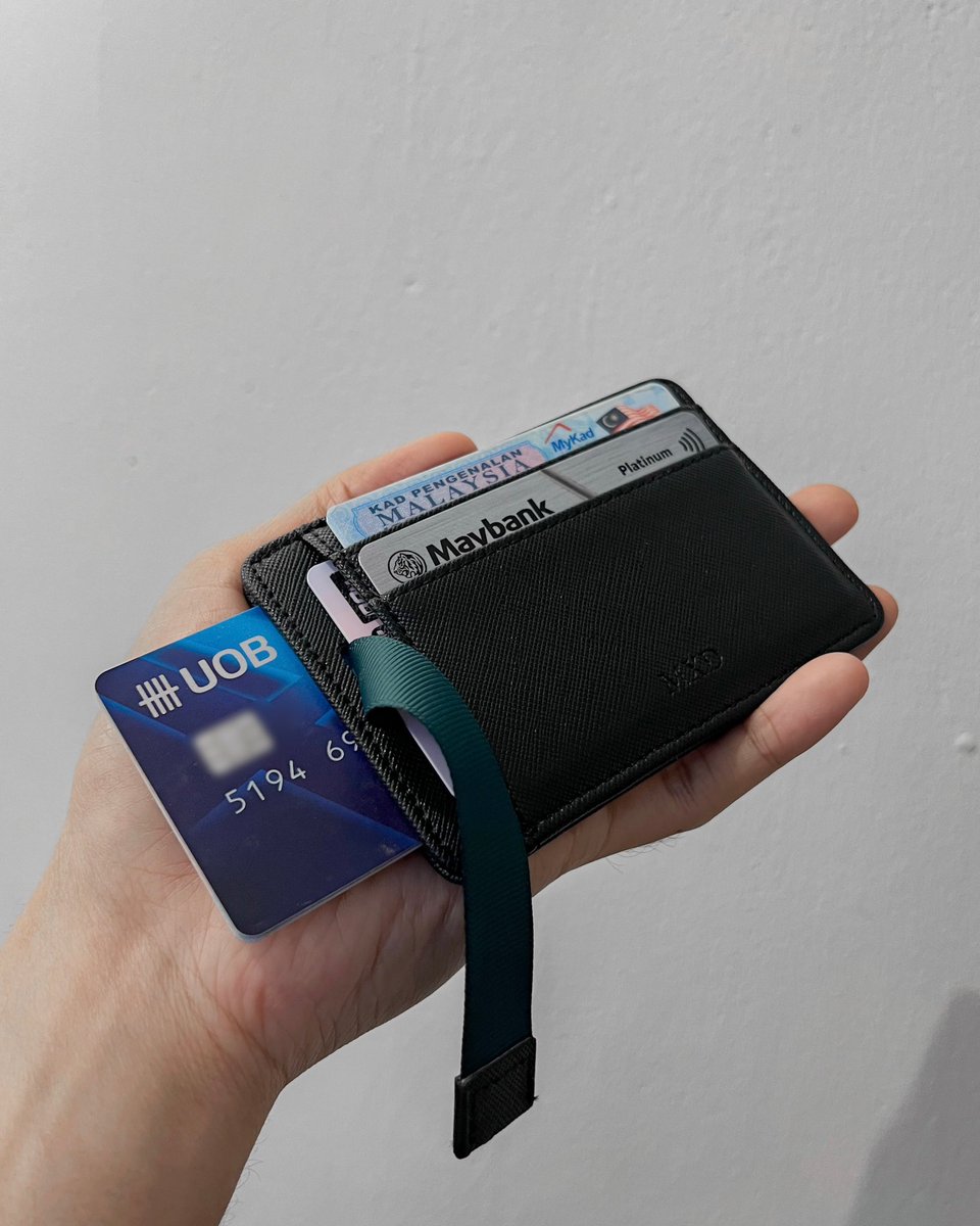 ezhrjmn's tweet photo. 9. Card Holder

This card holder mmg compact, dpt letak banyak gila cards. If korg tarik tali tu, then your card will slide out smoothly from inner part of compartment!

Link: https://t.co/oqrac4KKbb https://t.co/Wse8pdBgrI