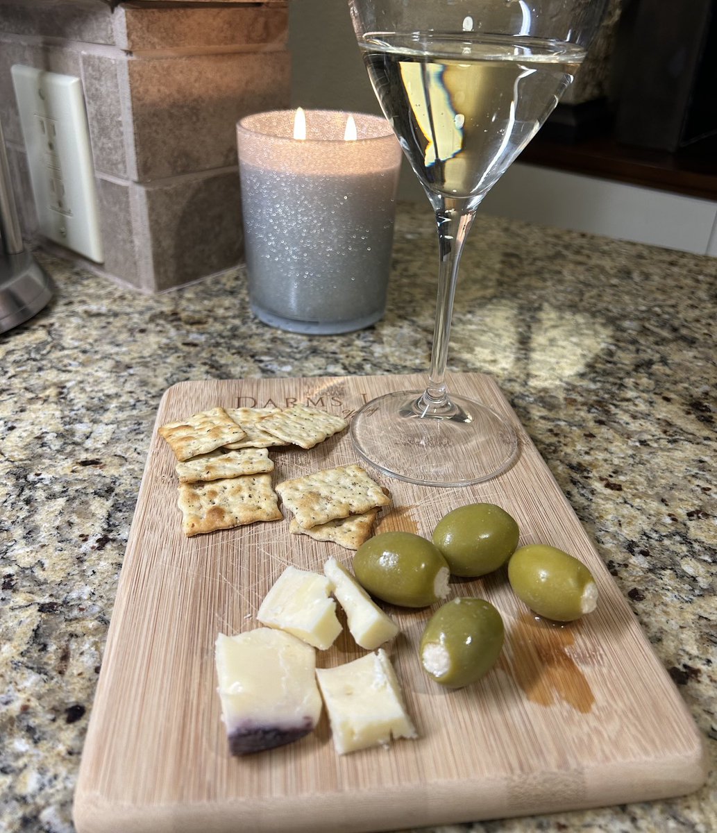 TheCabernetMuse's tweet photo. Frog’s Leap Shale and Stone Chardonnay and charcuterie for the weekend wind down. It works. #FrogsLeap #ShaleAndStone #NapaValleyChardonnay https://t.co/cfUaStsife