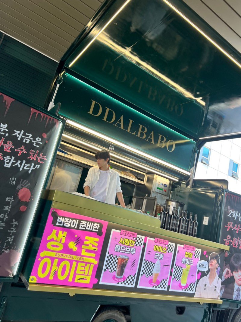 Saturn2427's tweet photo. รูปอูซอกจาก blog ของร้านฟู้ดทรัค ♡

https://t.co/pjlGkz1R6A

#김우석 #KIMWOOSEOK #밤이되었습니다 #NightHasCome https://t.co/fb3oMrk7EX